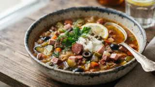 Вкуснейшая солянка - домашние лопают так, что за ушками трещит: знакомый повар научил ресторанному рецепту