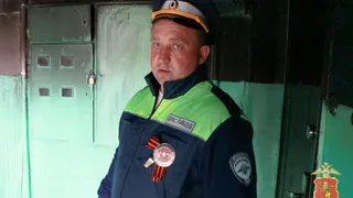 Во Владимирской области полицейский спас двоих граждан из горящего дома