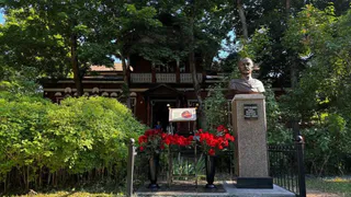 В селе Крутец Александровского округа открыли бюст сподвижнику Петра I и стенд в честь дирижёра Артёма Маркина