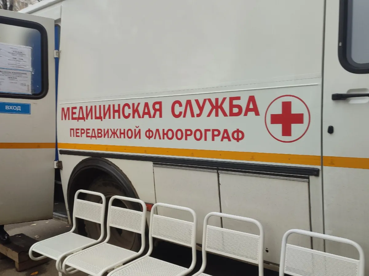 Передвижной центр здоровья обследовал учителей школы в Александровском округе 