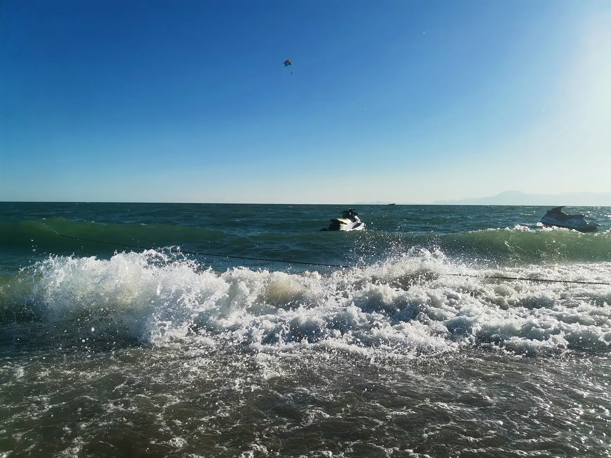 Море уже +29 °C, а туристов - никого: 5 "нишевых" курорта, где лето уже в самом разгаре - прямой рейс