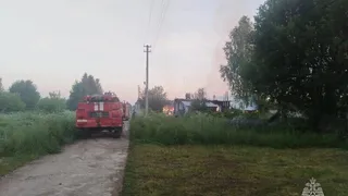 В деревне Владимирской области пожар уничтожил частный дом с хозяйственными постройками