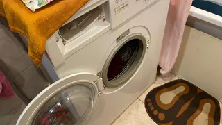 Бросьте фольгу в стиральную машинку. Узнала, что всю жизнь стирала вещи неправильно. Теперь все сияет даже без химии