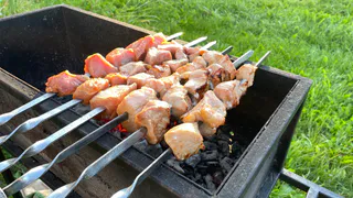 О шашлыке больше и не вспоминаем: готовлю мясо так — сочно и вкусно и в духовке, и на мангале