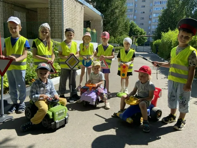 В детсадах Александровского округа прошли уроки безопасности в честь Дня автоинспекции