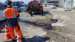 В одном из городов Владимирской области после проверки прокуратуры начали ремонт разбитых дорог