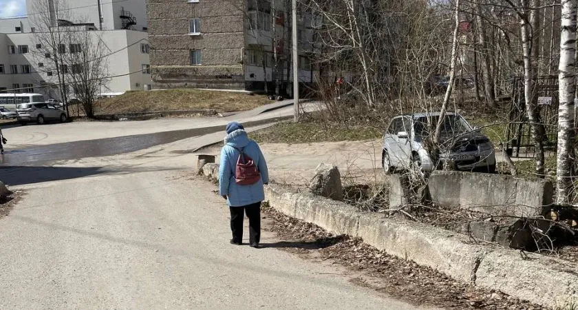 С кем должны жить пожилые люди в старости: три варианта жизни после 70