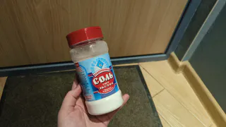 Насыпьте соль у порога и живите спокойно: вот почему это важно — древняя мудрость поражает актуальностью