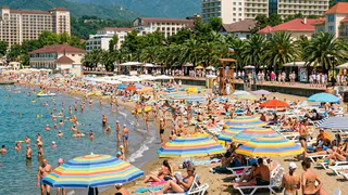 7 курортов с морем, куда ездят "умные" пенсионеры — лето по цене от 800 рублей в сутки: спокойно, красиво и бюджетно