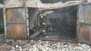 Во Владимирской области пожарные ликвидировали возгорание дома и гаража