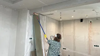 Натяжные потолки теряют популярность: 4 современных решения, которые выглядят дороже и служат дольше