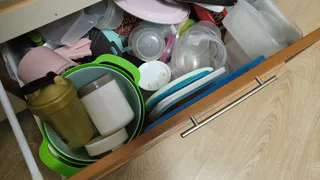 Мыть пластиковые контейнеры после продуктов больше не модно: хитрые хозяйки ухаживают за ними по-другому
