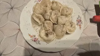 Научил знакомый лепщик пельменей — больше их не варим и не жарим, готовим новым способом: получается в разы вкуснее