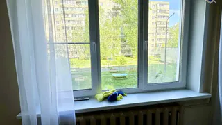 Во Владимирской области трёхлетняя девочка выпала из окна вместе с москитной сеткой