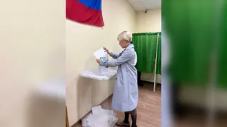 Глава Александровского округа проголосовала на выборах в Госдуму